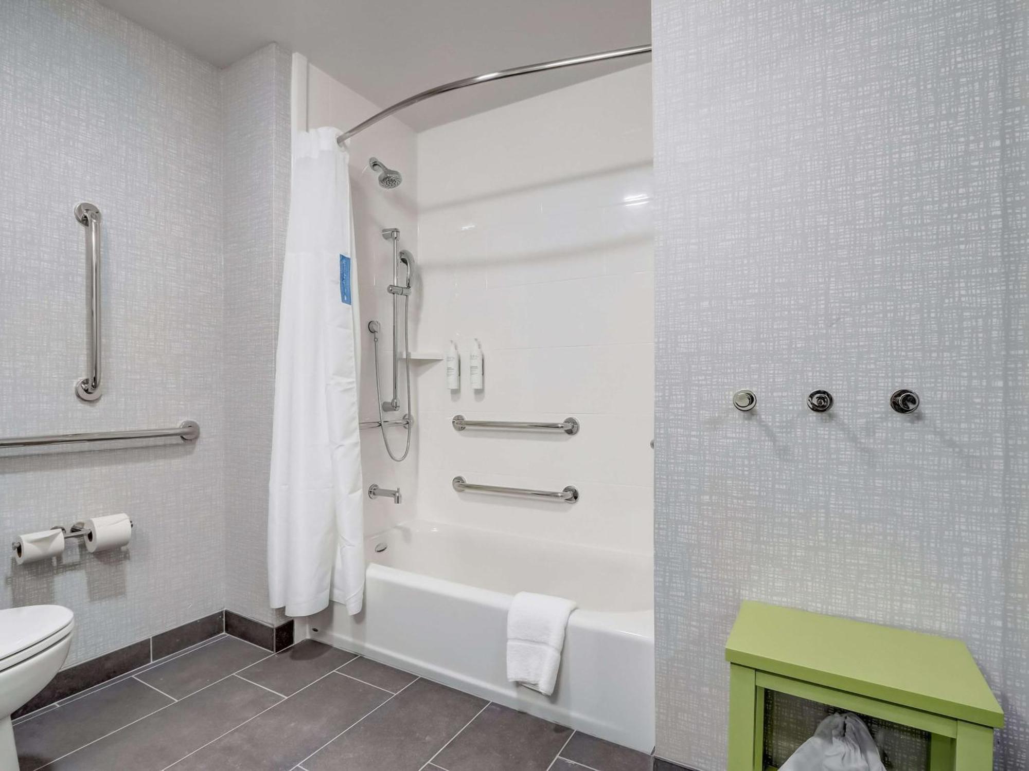 Hampton & Midtown Rookwood 3*