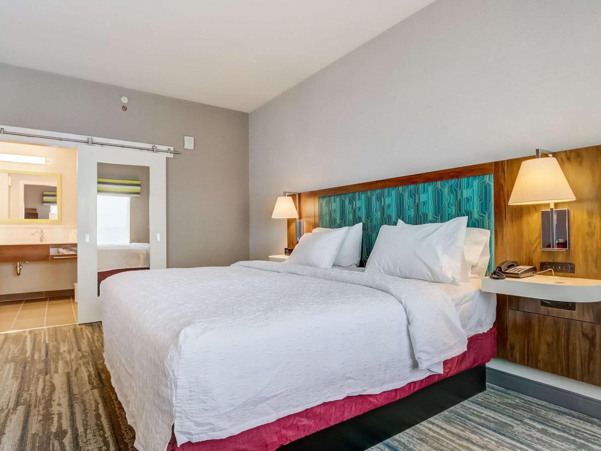 Hampton & Midtown Rookwood Hotel